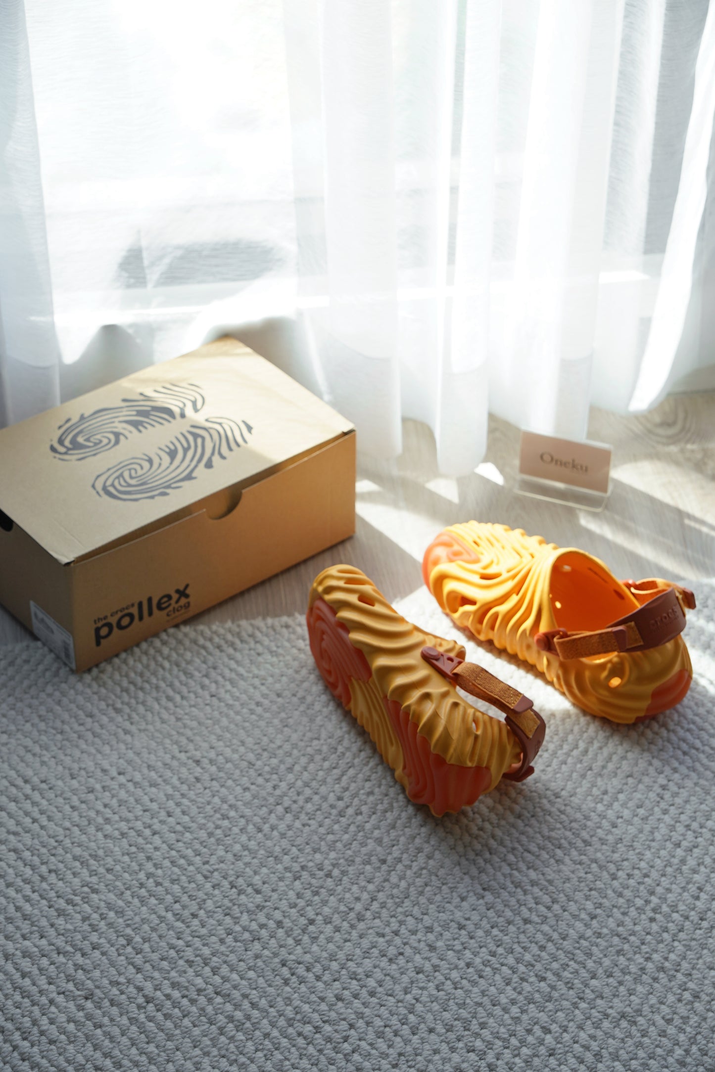 『ONEKU』 Salehe Bembury × Crocs Pollex Clog "Cobbler"橘色 聯名款 果汁 拇指鞋 果凍 魔鬼氈 水鞋 涼鞋【207393-837】