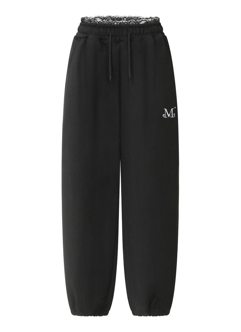 MUCENT ASTO LACE SAGGING JOGGER PANTS 蕾絲拼接落檔縮口褲 2色