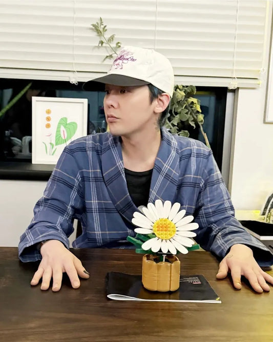 G-DRAGON PEACEMINUSONE & OXFORD 818 BLOOM 權志龍 紀念親簽小雛菊積木