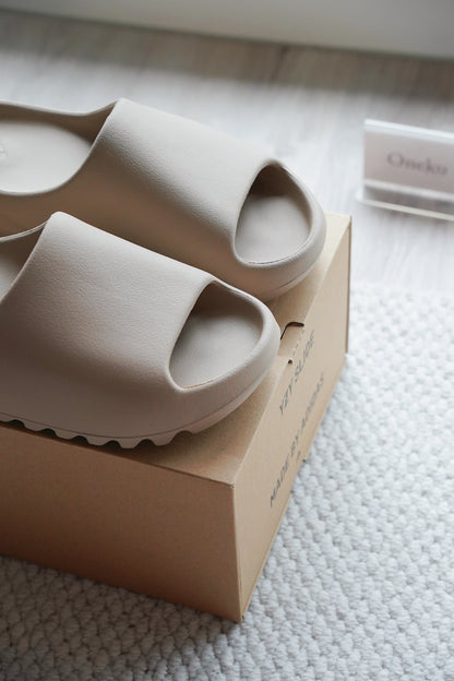 『ONEKU』adidas YEEZY Slide "Pure" 奶油色拖鞋【GW1934】