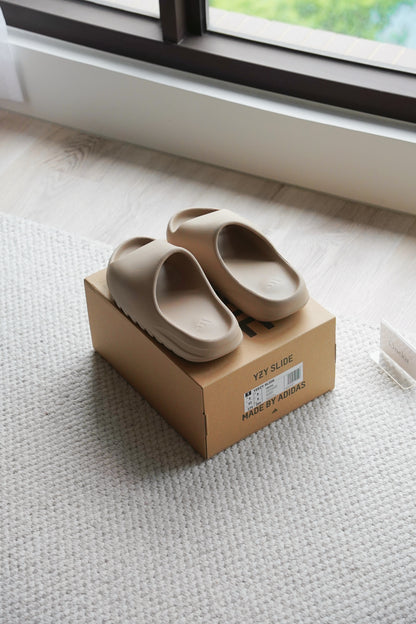 『ONEKU』adidas YEEZY Slide "Pure" 奶油色拖鞋【GW1934】