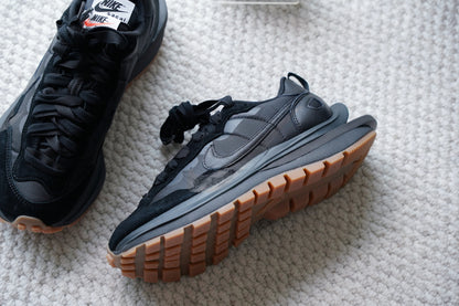 『ONEKU』 sacai × Nike VaporWaffle "Black Gum"黑焦糖底配色