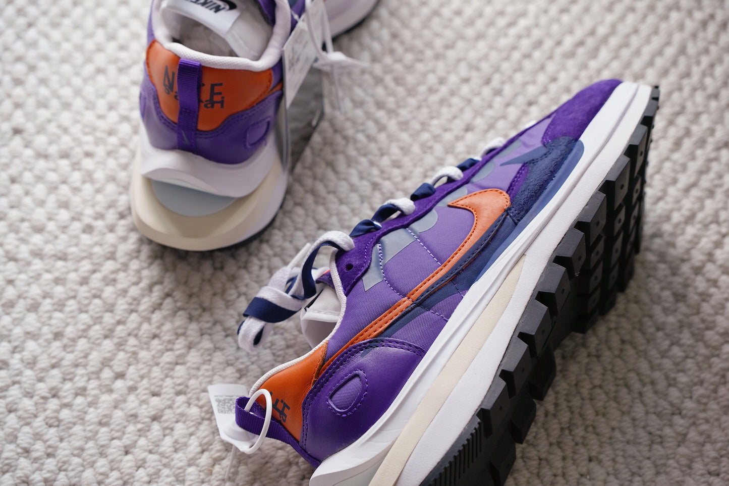 『ONEKU』 SACAI × NIKE VAPOR WAFFLE "DARK IRIS"橘紫色Sacai