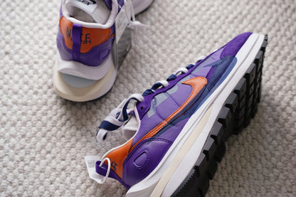 『ONEKU』 SACAI × NIKE VAPOR WAFFLE "DARK IRIS"橘紫色Sacai