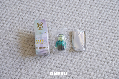 『ONEKU』 Be@rbrick庫柏力克熊42代與43代「25週年限定盲盒100%」-客換區-
