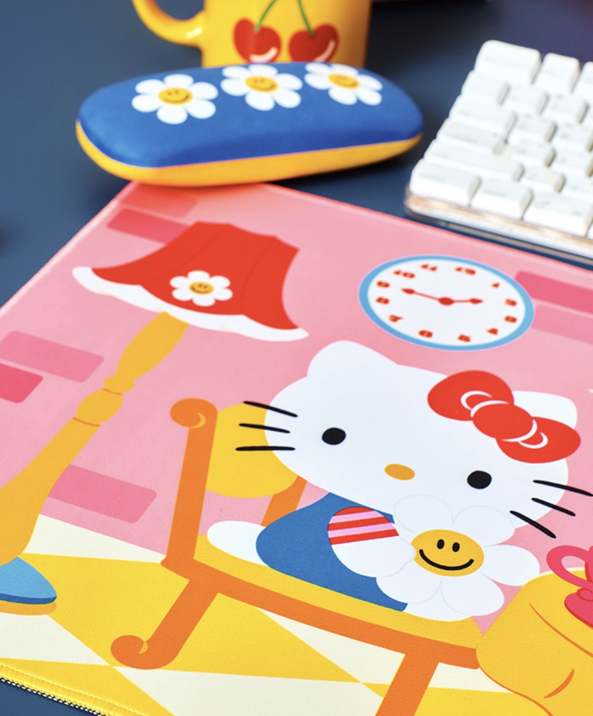 Hello Kitty & WiggleWiggle Desk 桌墊