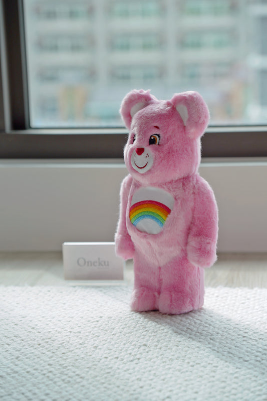 『ONEKU』BE@RBRICK Cheer Bear Costume 彩虹愛心熊 粉紅毛絨 ｜庫柏力克熊｜潮流公仔