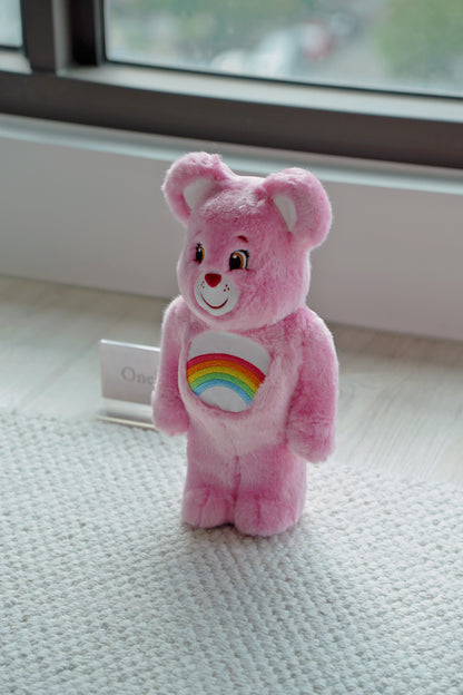 『ONEKU』BE@RBRICK Cheer Bear Costume 彩虹愛心熊 粉紅毛絨 ｜庫柏力克熊｜潮流公仔
