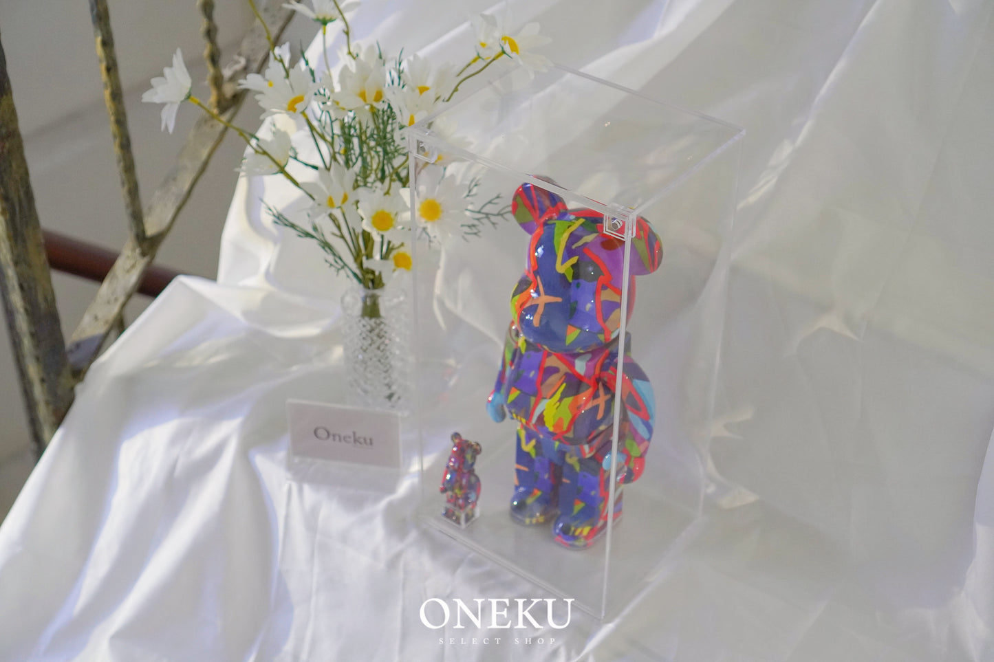 『ONEKU』 Be@rbrick 500%磁吸式高透光-壓克力展示盒-「兔耳造型也不怕！」