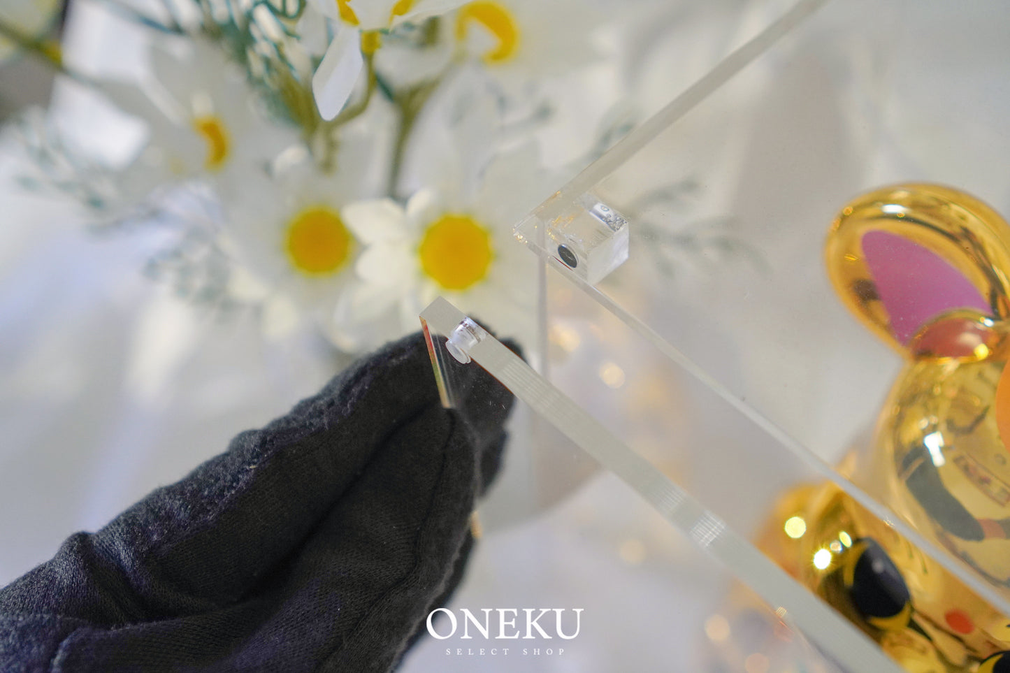 『ONEKU』 Be@rbrick 500%磁吸式高透光-壓克力展示盒-「兔耳造型也不怕！」