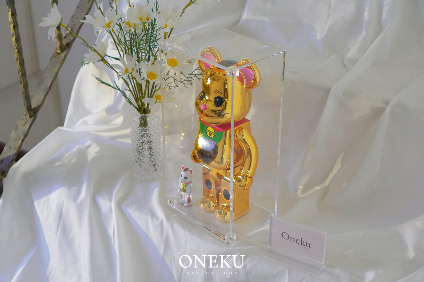 『ONEKU』 Be@rbrick 500%磁吸式高透光-壓克力展示盒-「兔耳造型也不怕！」